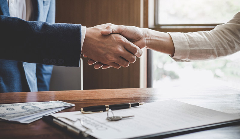 Qui consulter pour un prêt entre particuliers ?